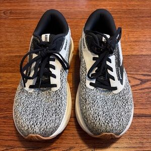 Men’s Brooks Adrenaline GTS 24 Running Shoes Coconut Black Biscuit 1104371D-132